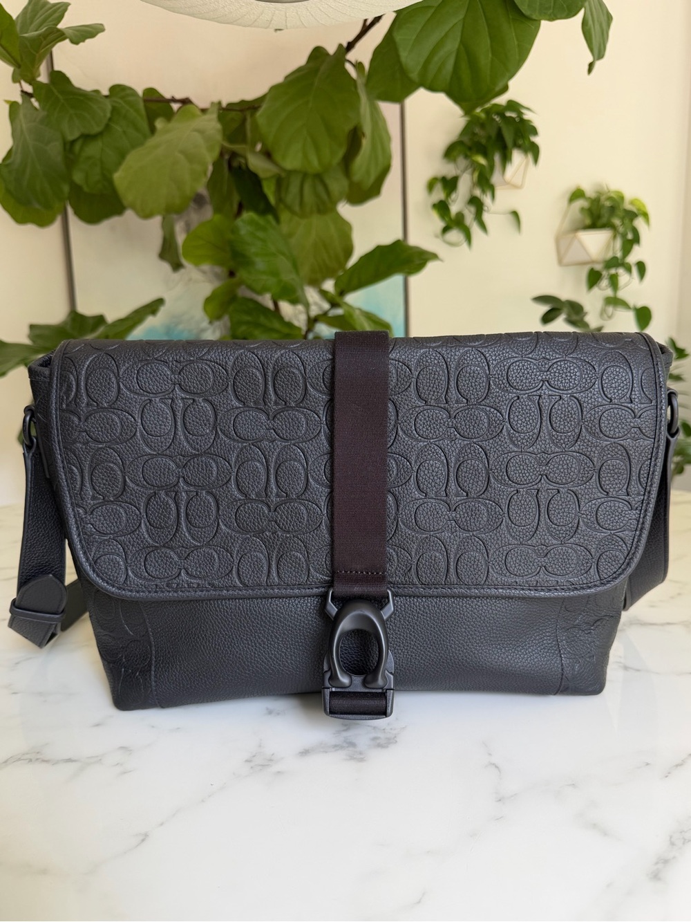 Coach Beck Messenger Crossbody Bag in Signature Pebble Leather Black CP115